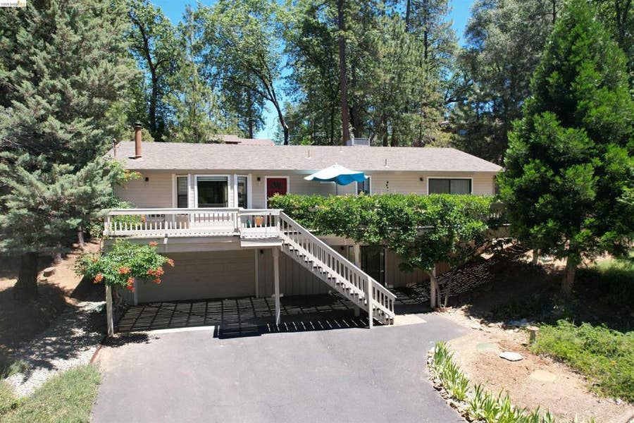Property photo for 20812 Point View Dr., Groveland, CA