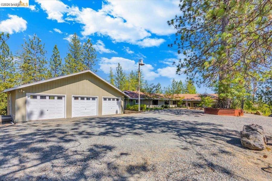 Property photo for 10421 Dexter Ln, Coulterville, CA