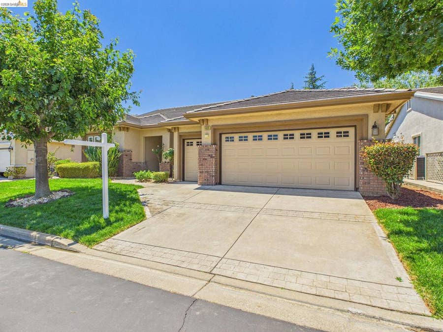 Property photo for 1035 Bismarck Terrace, Brentwood, CA