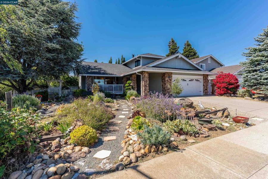Property photo for 423 Duperu Dr, Crockett, CA
