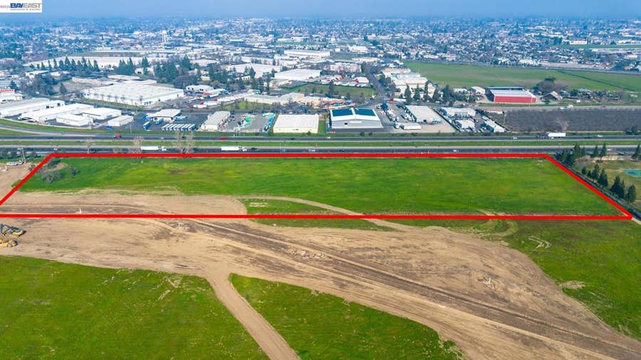 Property photo for 475 Quintal Rd, Manteca, CA