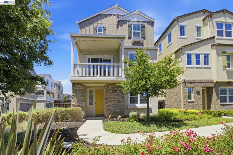 Property photo for 7240 Carneros Ln, Dublin, CA