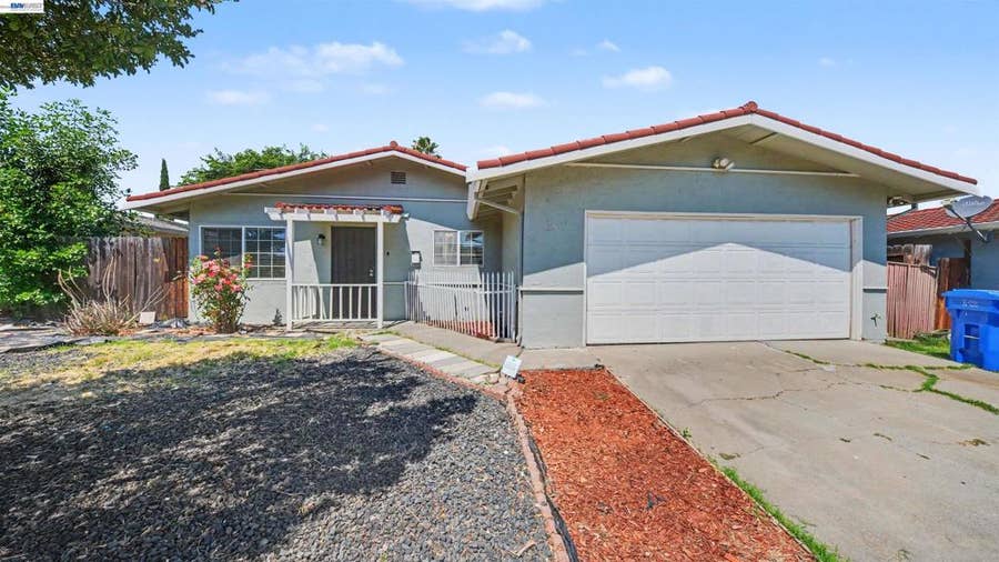 Property photo for 200 Riverside Pl, Bay Point, CA