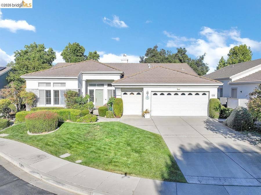Property photo for 710 Central Park Pl, Brentwood, CA