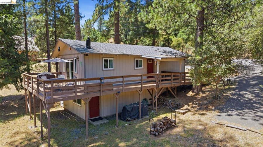 Property photo for 19666 Cottonwood St, Groveland, CA