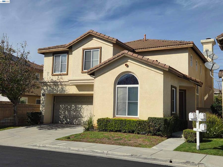 Property photo for 132 Citrine Ct, Gardena, CA