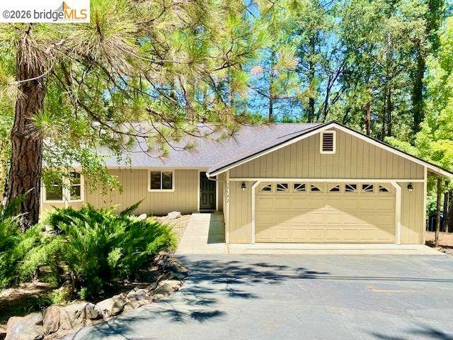 Property photo for 19502 Grizzly Circle, Groveland, CA