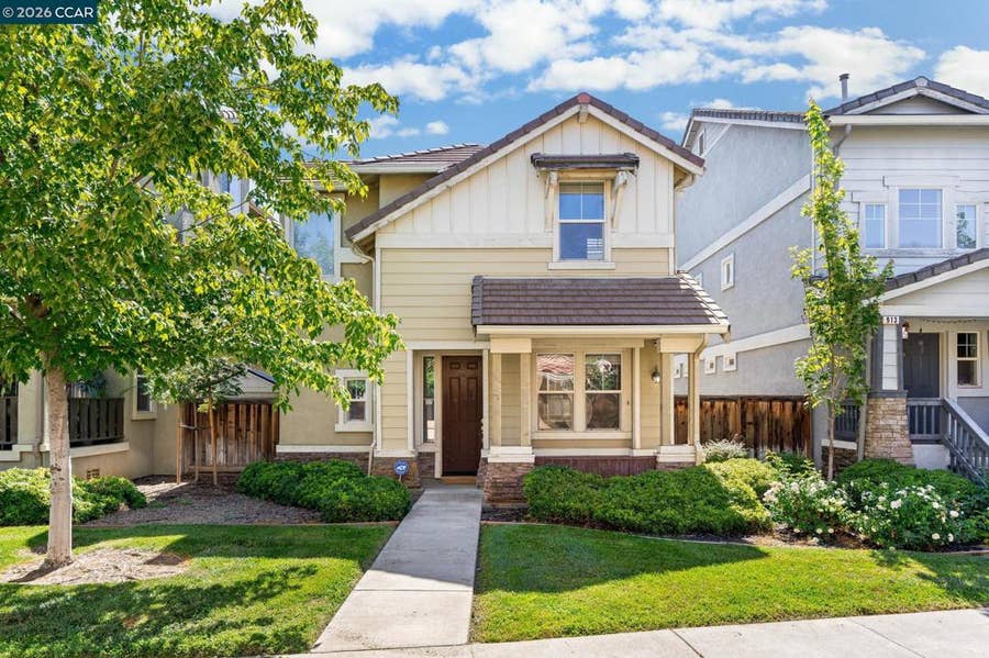 Property photo for 915 Oxford Ln, Brentwood, CA