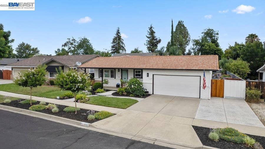 Property photo for 919 Oak St, Brentwood, CA