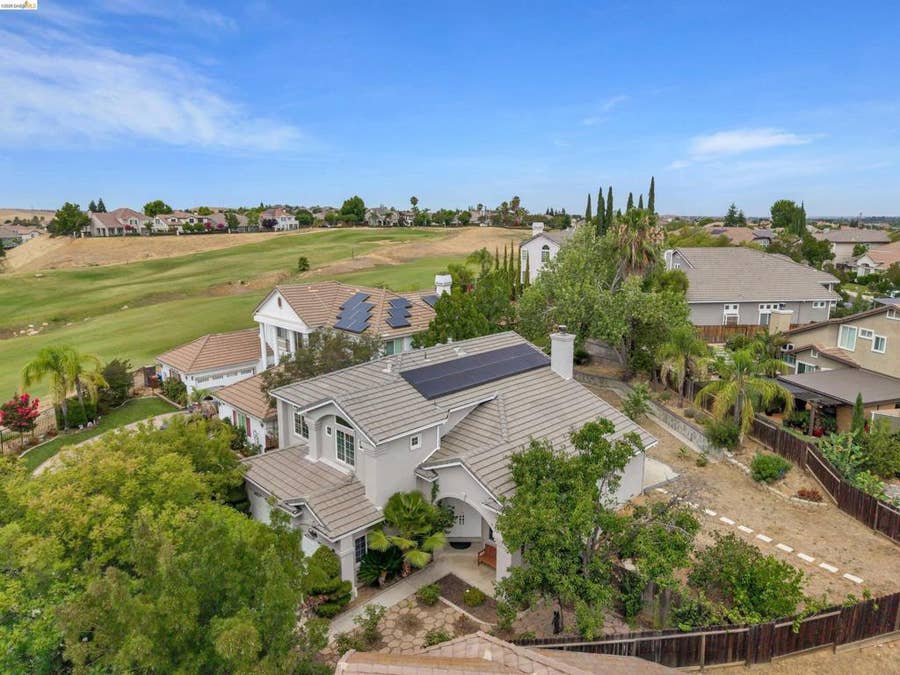 Property photo for 160 Palm Pl, Brentwood, CA