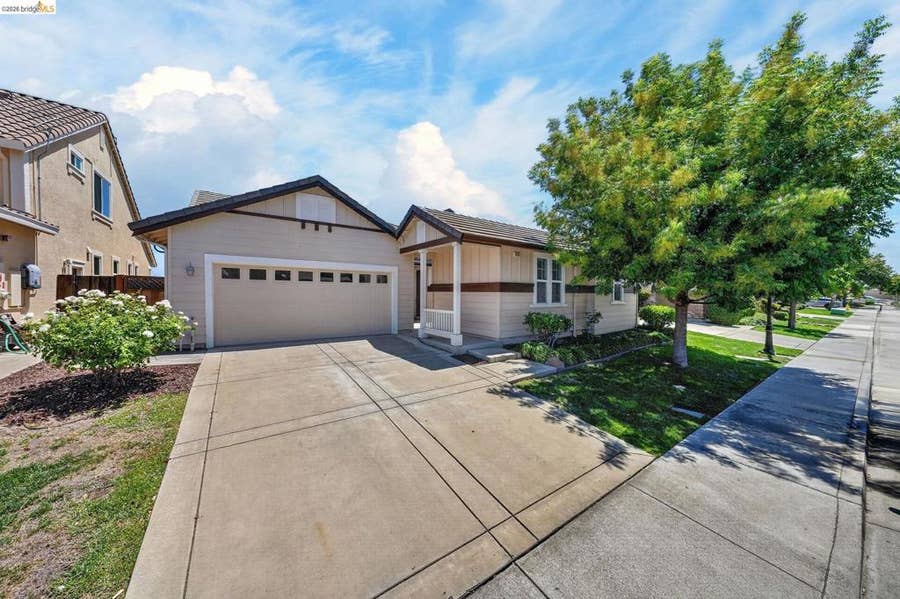 Property photo for 1098 Beau Ave, Brentwood, CA
