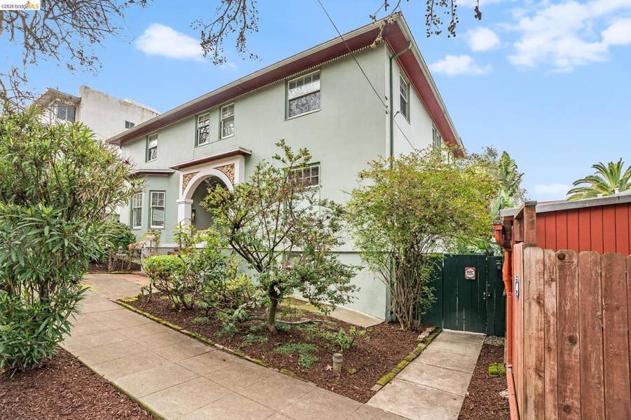 Property photo for 95 Moss Ave, Oakland, CA