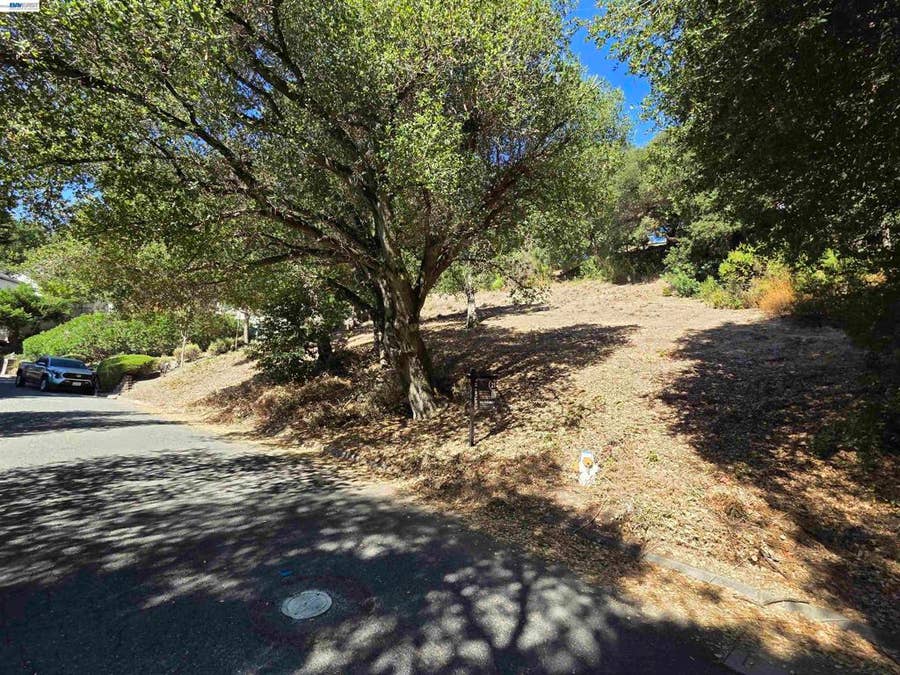 Property photo for 0 Barbara Rd, Orinda, CA