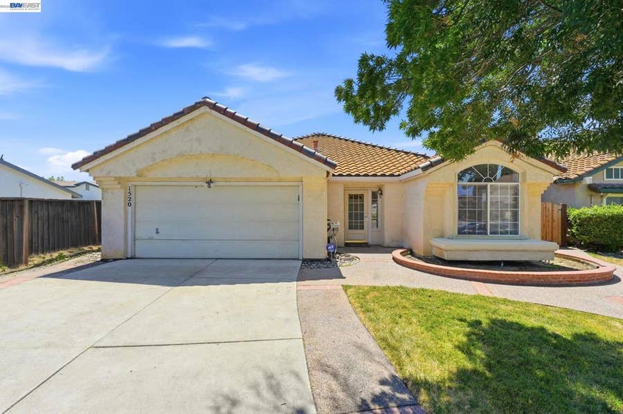 Property photo for 1520 Deer Run Ln, Tracy, CA