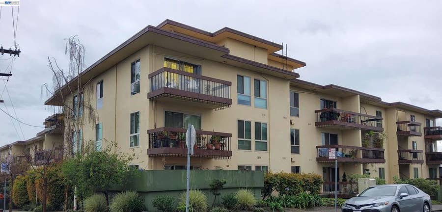 Property photo for 555 Jean St, #528, Oakland, CA