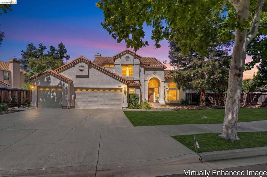 Property photo for 1281 Sea Vista Dr, Brentwood, CA