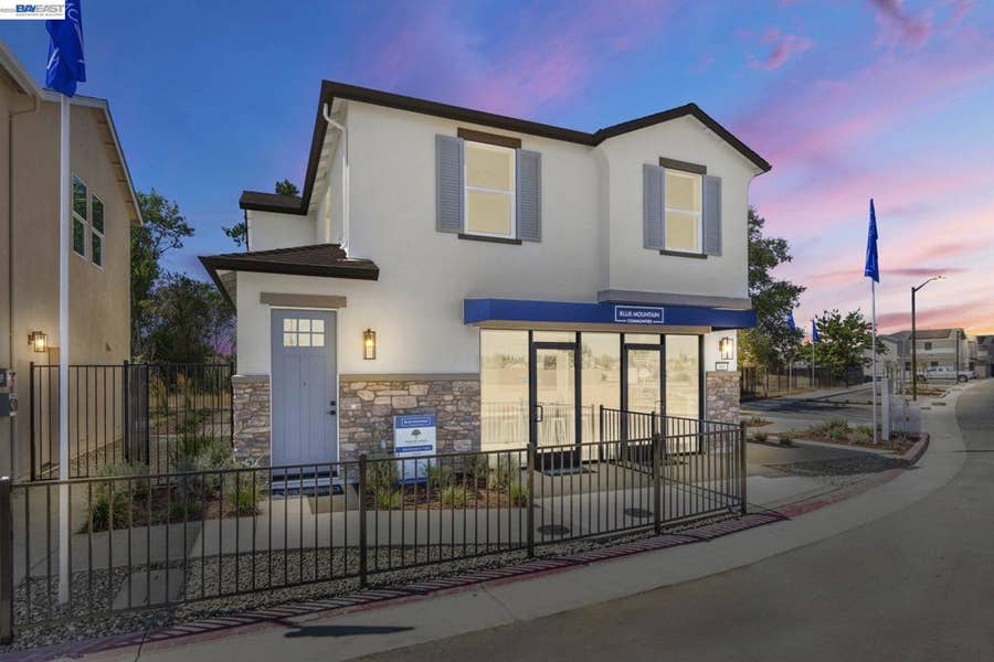 Property photo for 850 Pecan Tree Ln, Galt, CA