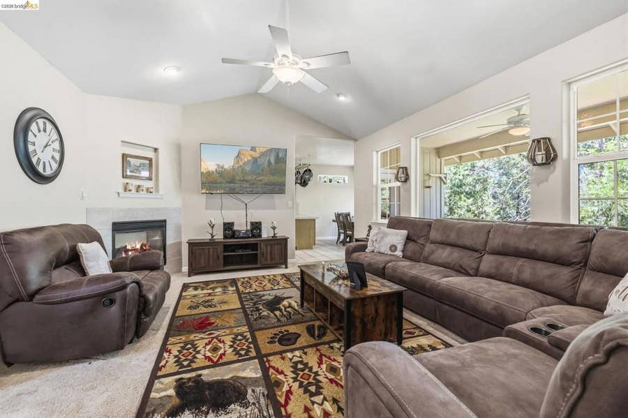 Property photo for 24230 N Oxbow Ln, Sonora, CA