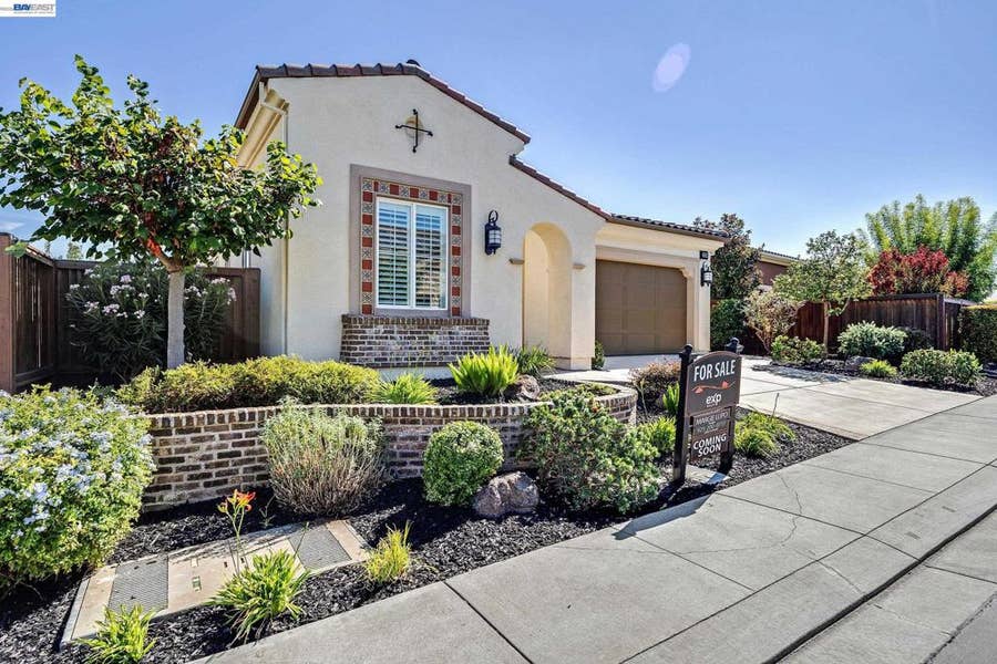 Property photo for 1930 Barbaresco Ln, Brentwood, CA