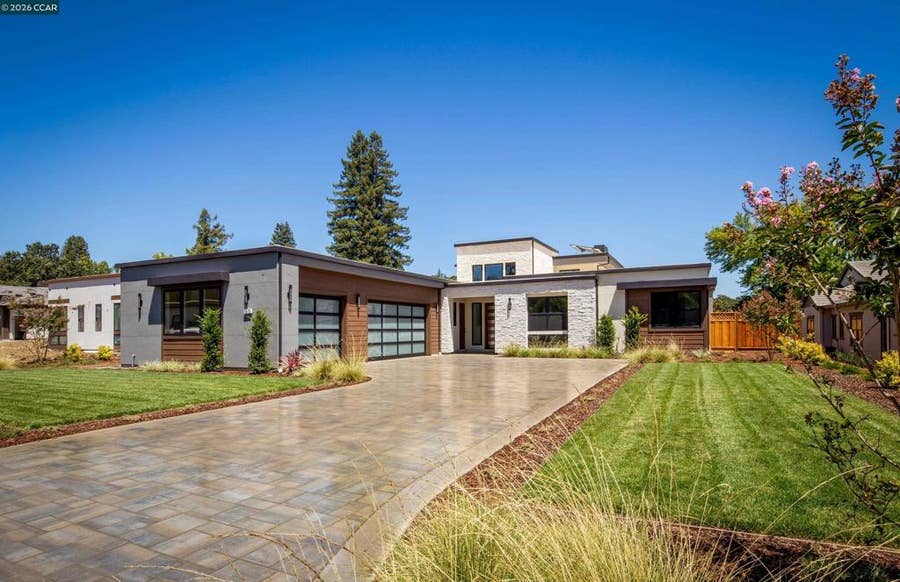 Property photo for 1070 Borrette Ct, Napa, CA
