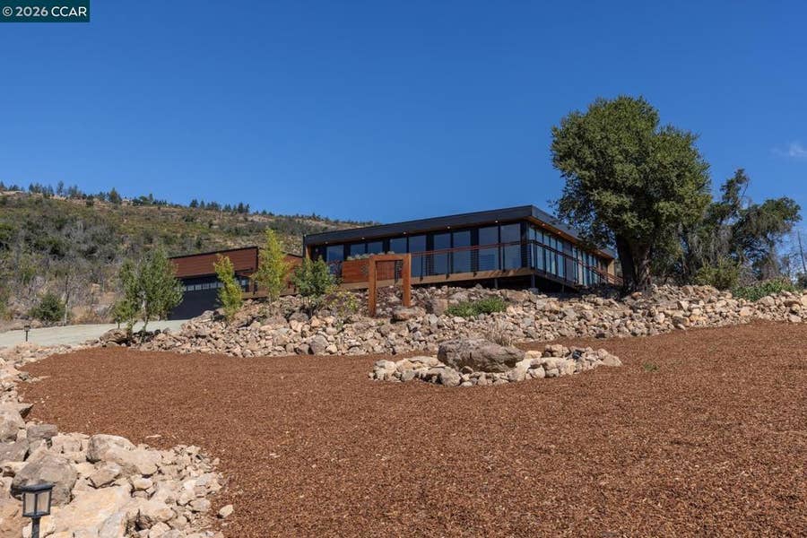 Property photo for 139 Oak St, St Helena, CA