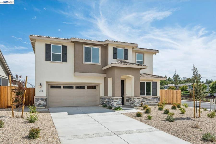 Property photo for 300 Colfax Ln, Oakley, CA