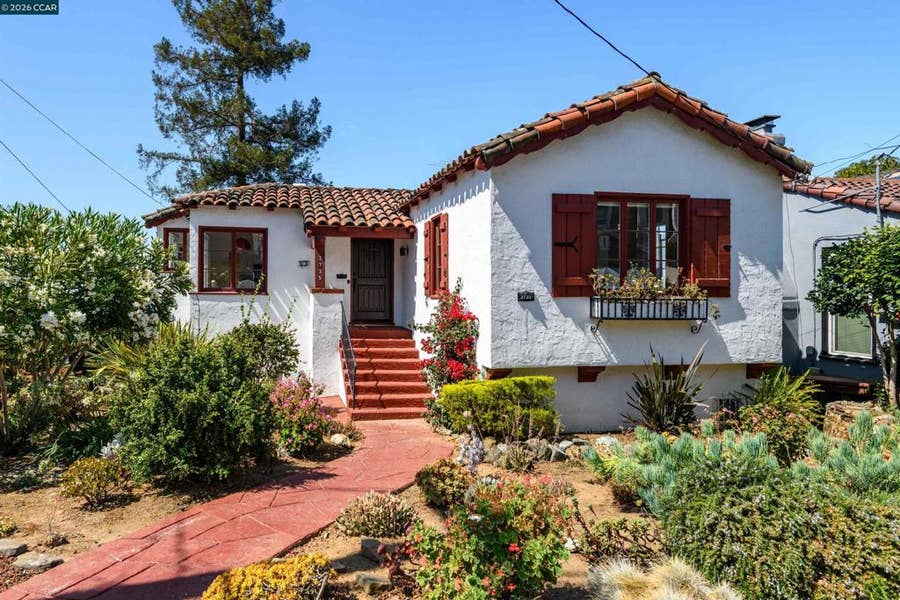 Property photo for 3735 Virden Ave, Oakland, CA