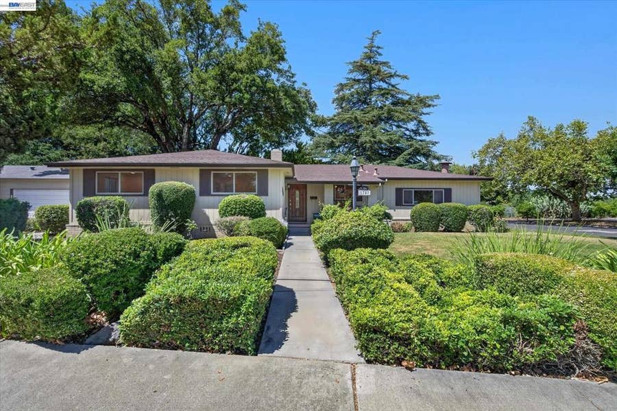 Property photo for 1787 Roxbury Dr, Concord, CA
