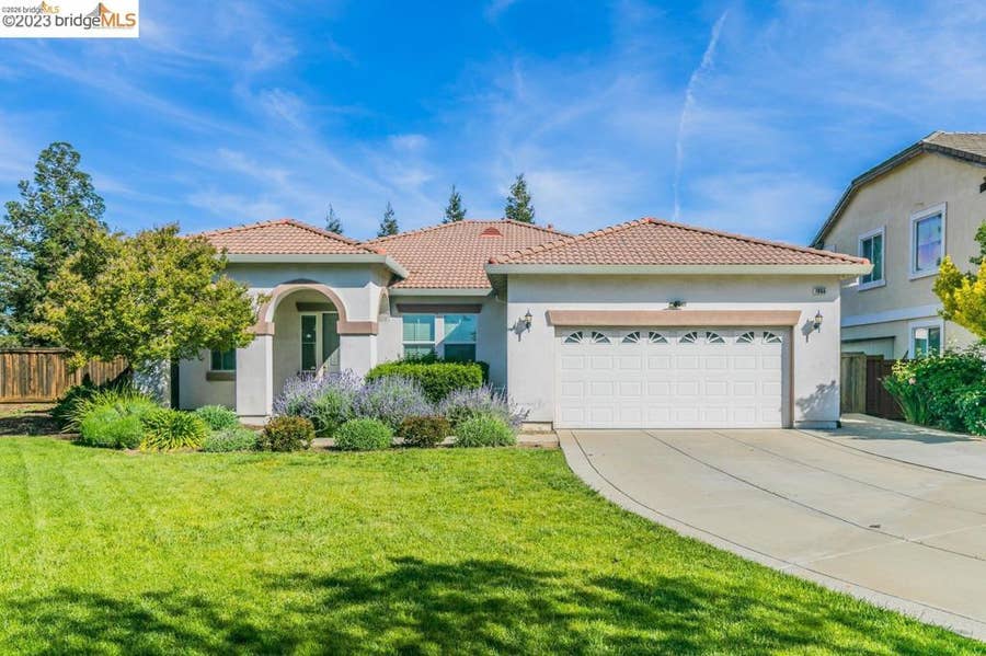 Property photo for 1055 meadow brook court, Brentwood, CA