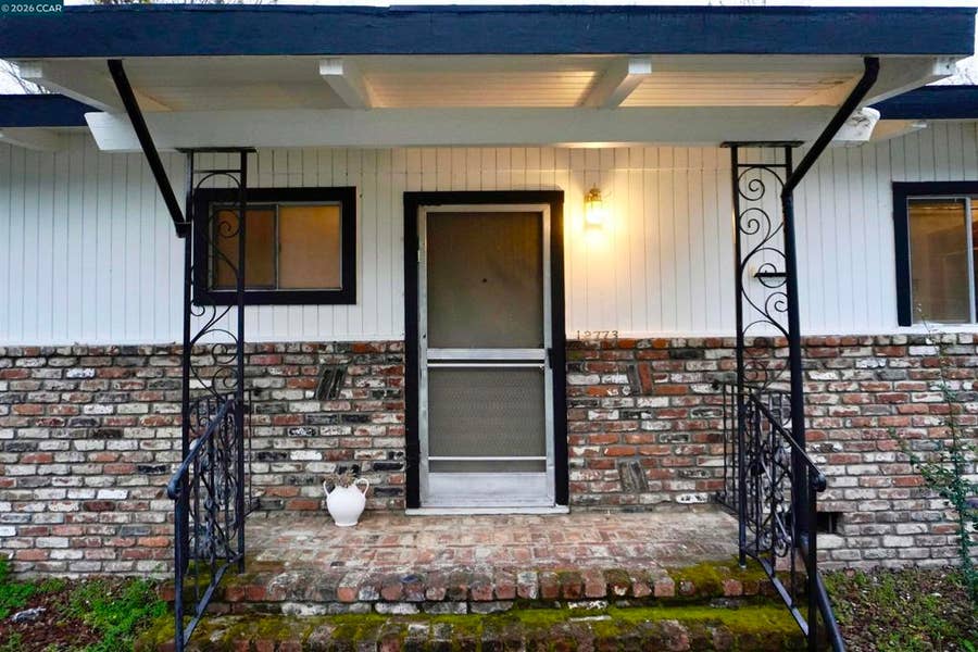 Property photo for 12773 Shoreview Dr, Clearlake Oaks, CA