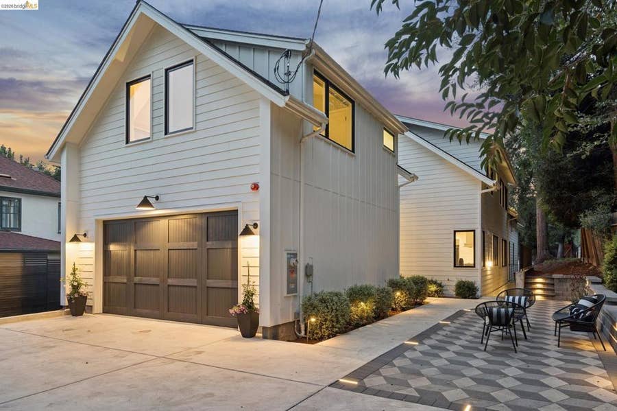 Property photo for 915 Grosvenor Place, Oakland, CA