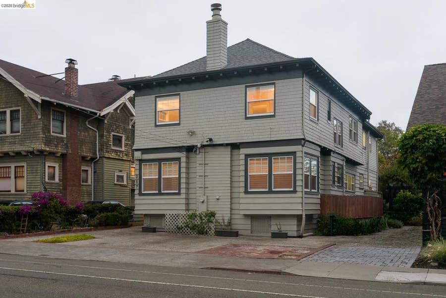 Property photo for 357 Alcatraz Ave, Oakland, CA