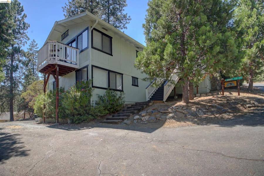 Property photo for 20097 Ridgecrest Way, Groveland, CA