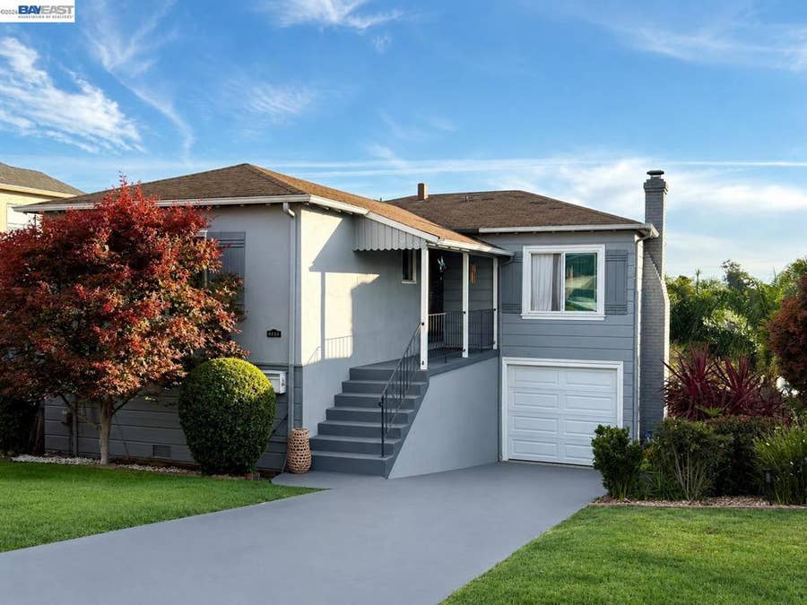 Property photo for 8233 Golf Links Rd, Oakland, CA