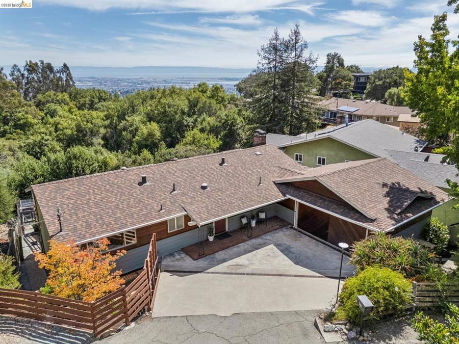 Property photo for 3353 Burdeck Dr, Oakland, CA