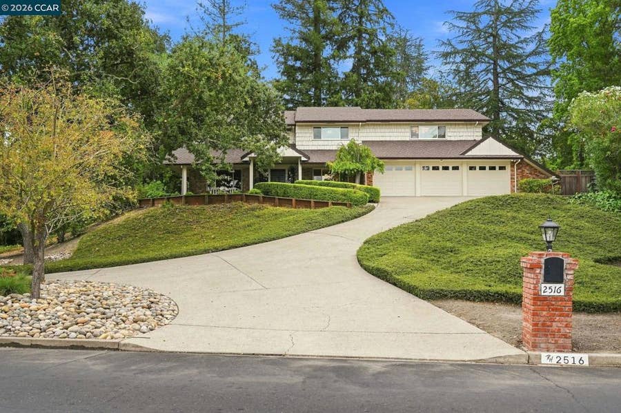 Property photo for 2516 Roundhill Dr, Alamo, CA