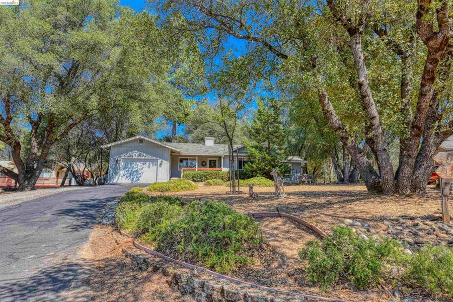 Property photo for 12888 Green Valley Cr, Groveland, CA