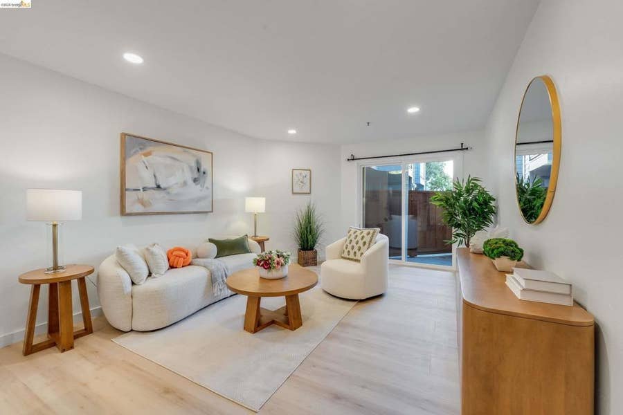 Property photo for 6400 Christie Ave, #2112, Emeryville, CA
