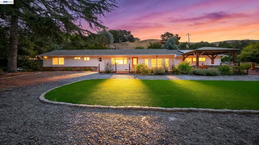Property photo for 9338 Crow Canyon Rd, Castro Valley, CA