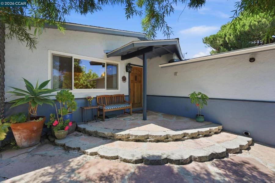 Property photo for 1501 Lassen Ct, Vallejo, CA
