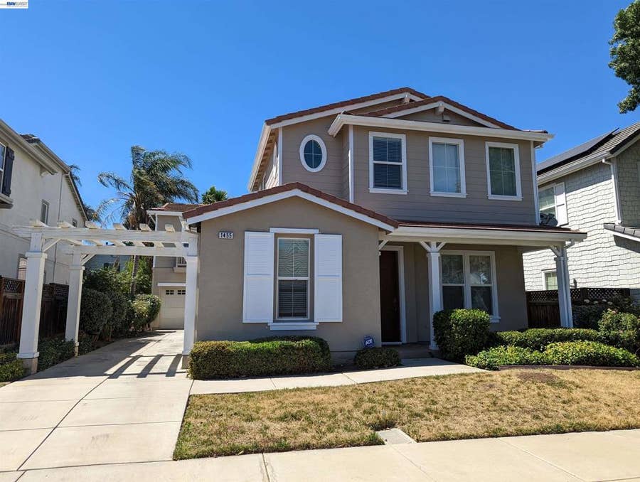 Property photo for 1455 Paradise Ln, Brentwood, CA