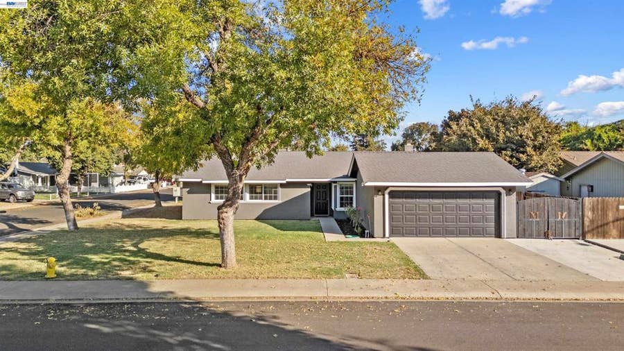 Property photo for 2713 Finlandia Ave, Modesto, CA