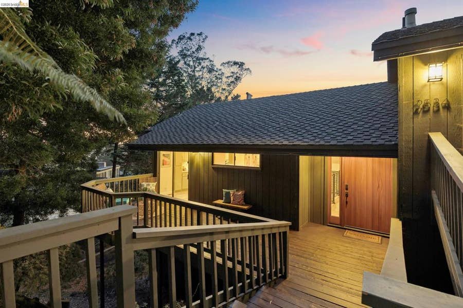 Property photo for 2534 Carisbrook Dr, Oakland, CA