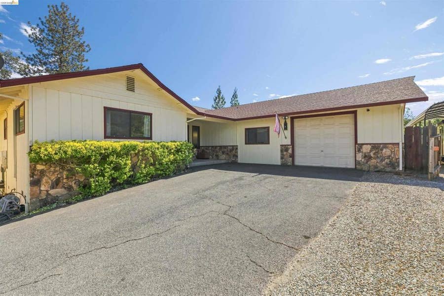 Property photo for 1240 Suzanne Dr, Angels Camp, CA