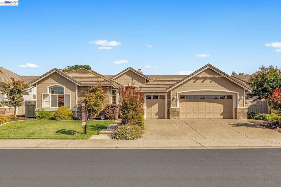 Property photo for 5040 Green Grove Lane, Roseville, CA
