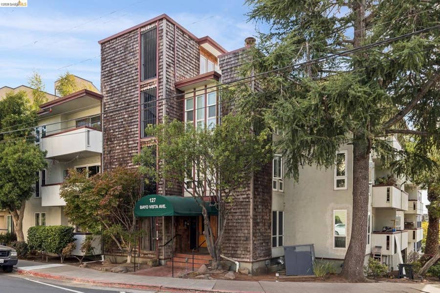 Property photo for 127 Bayo Vista Ave, #104, Oakland, CA
