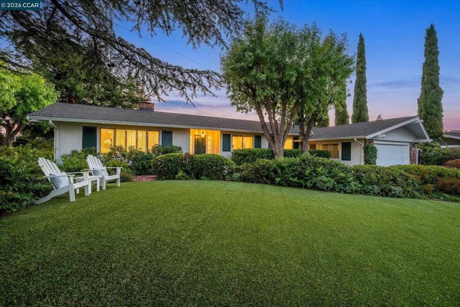 Property photo for 26 Ravenhill Ln, Moraga, CA