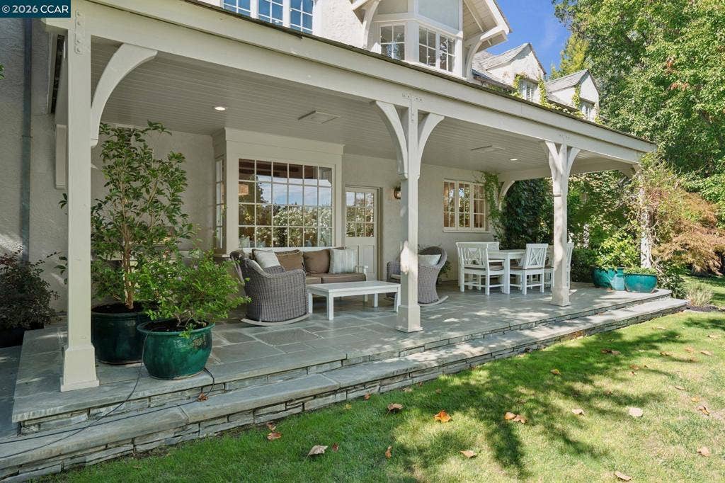1232 Rose Ln, Lafayette, CA 94549
