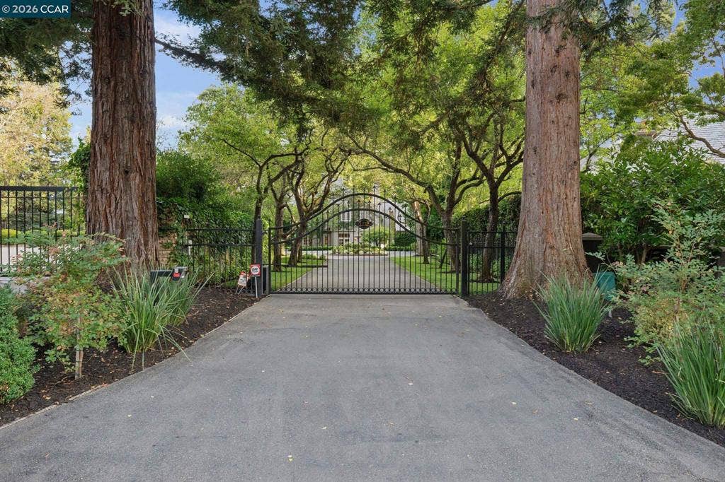 1232 Rose Ln, Lafayette, CA 94549