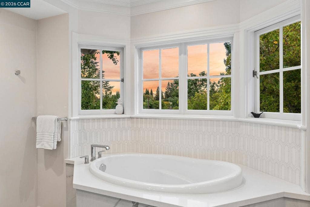 1232 Rose Ln, Lafayette, CA 94549